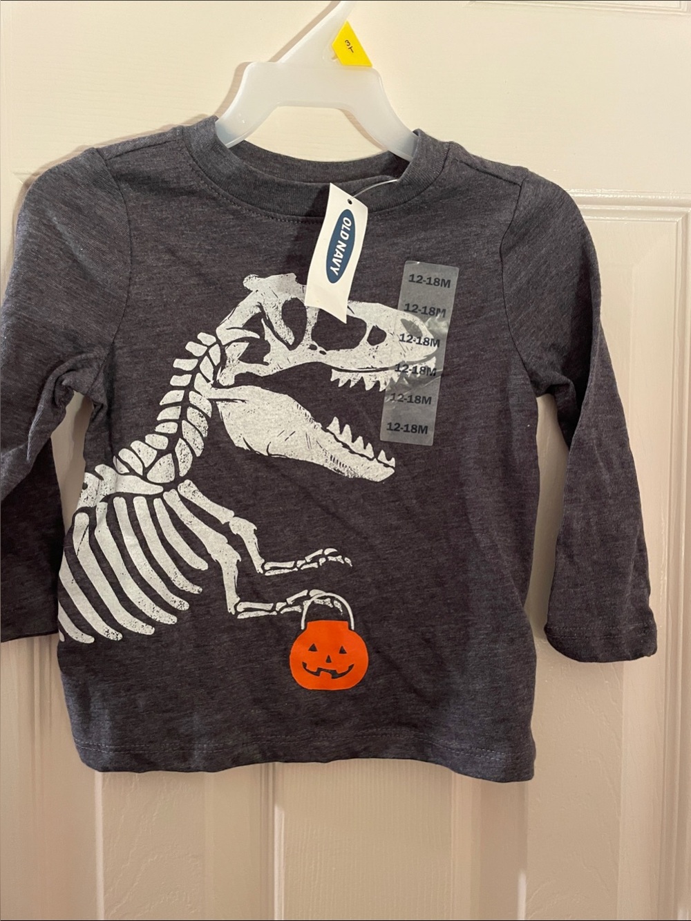 Old Navy Charcoal Gray Dino Skeleton Long-Sleeve Tee with Orange Pumpkin 12/18
